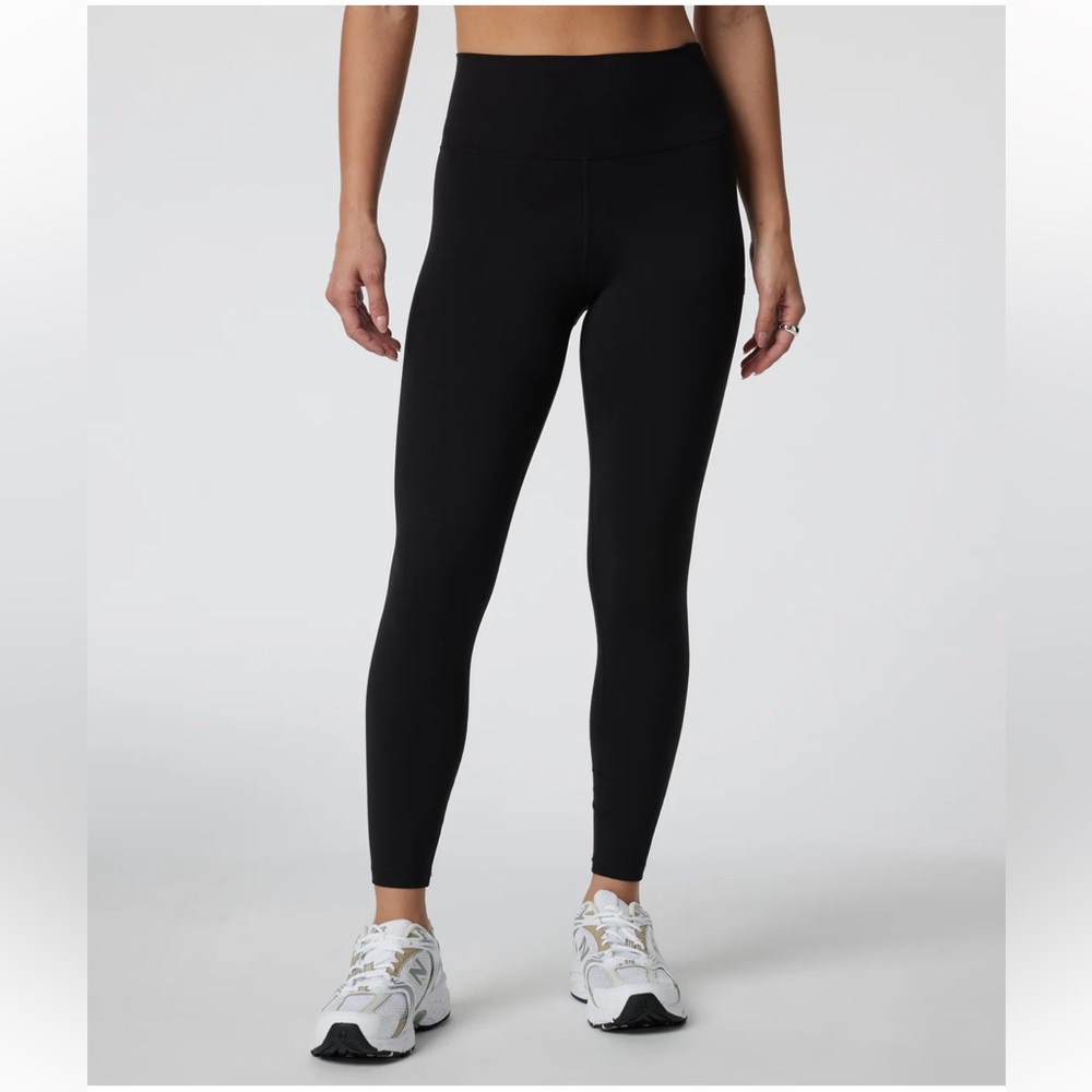 NWOT Vuori All The Feels Legging black Short